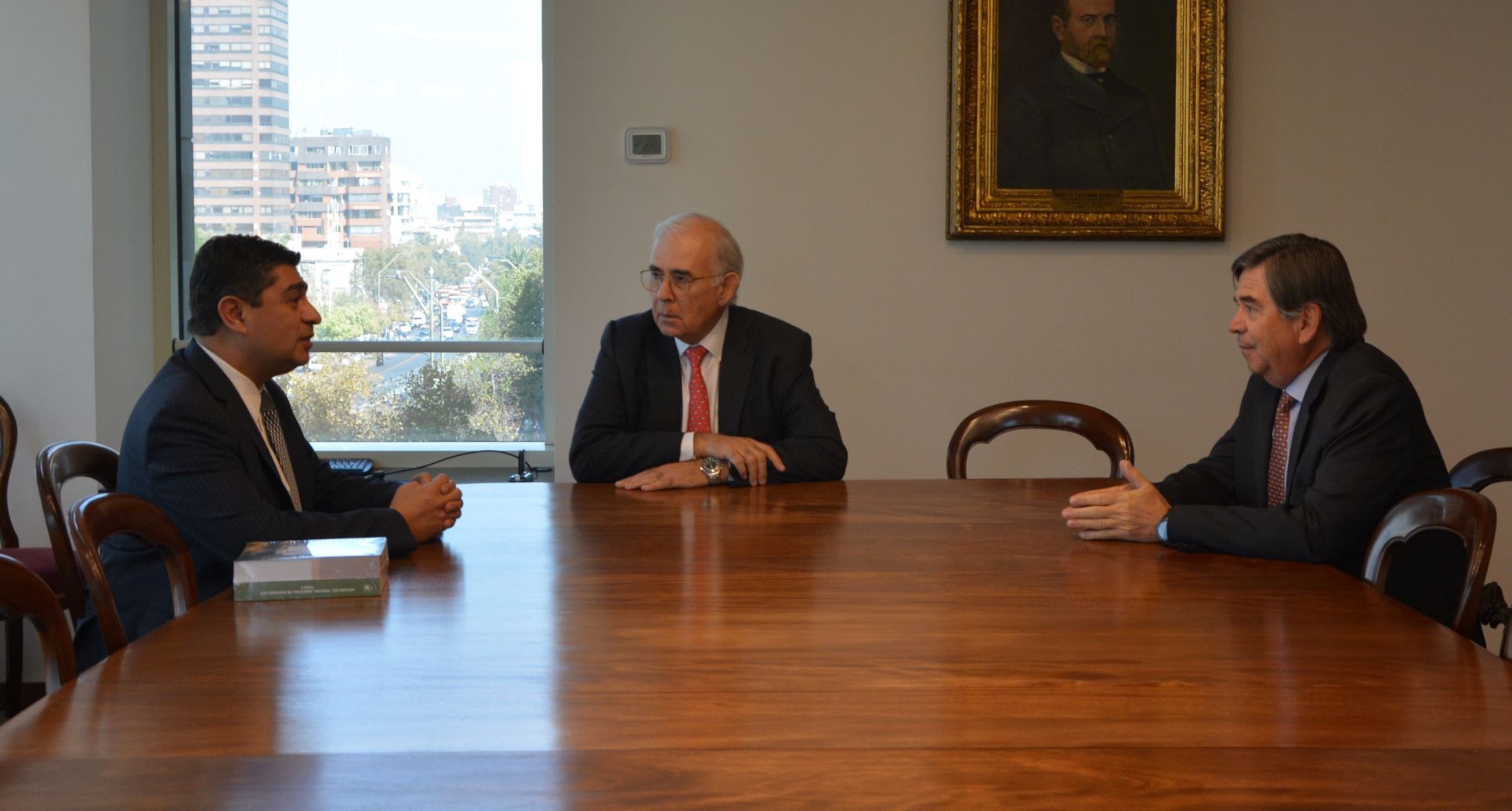 Ministro Felipe Sabando sostuvo encuentro protocolar con el presidente de Sonami