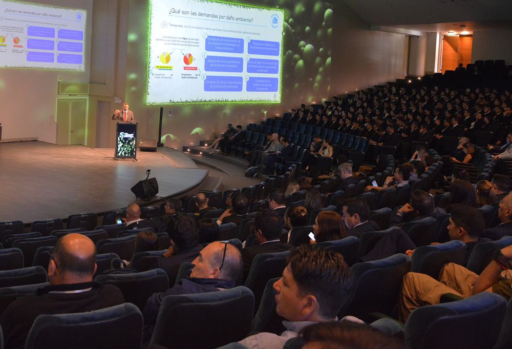 Ministro Cristián López expuso en el 1er Summit de Medio Ambiente organizado por la PDI