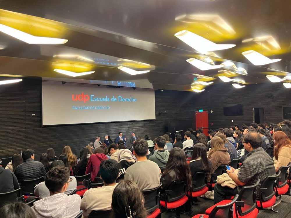 Ministro Cristián Delpiano participó en «Taller de Razonamiento Jurídico», organizado por la Facultad de Derecho UDP